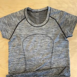 Lululemon swiftly tech short sleeve crew size 6 black/white